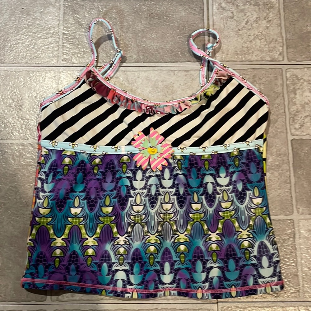 no tag, never used, no rips/cuts, clean            bikini top for ages 10-12